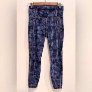 Athleta Tie Dye Salutation 7/8 Tight in Powervita™ in Navy / Stormy Sky Size S